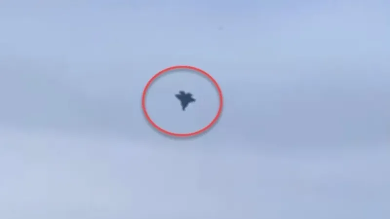 ABD’de F-18 savaş uçağı okyanusa düştü! Pilot fırlatma koltuğuyla kurtuldu
