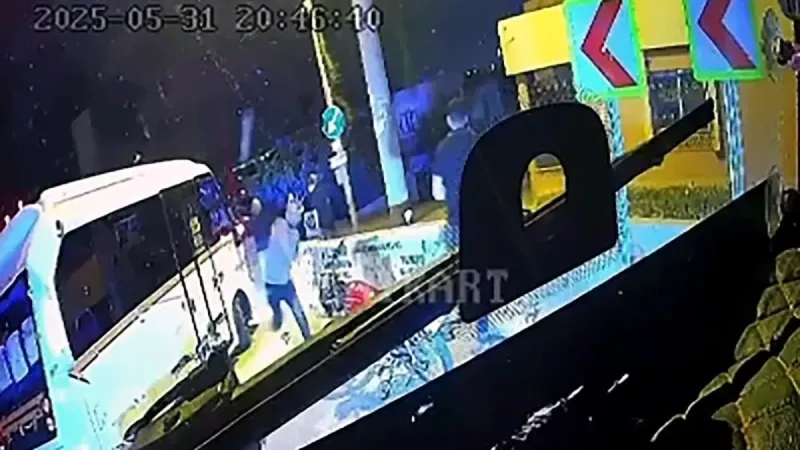 Adana'da Otobüs Terörü! Yeni Hatlara Taşlı Sopalı Saldırı