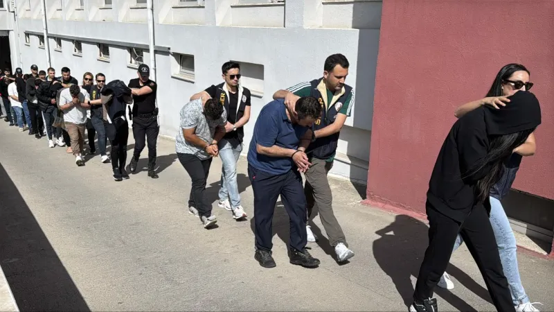 Adana'da uyuşturucu suçlarından aranan 15 kişi yakalandı