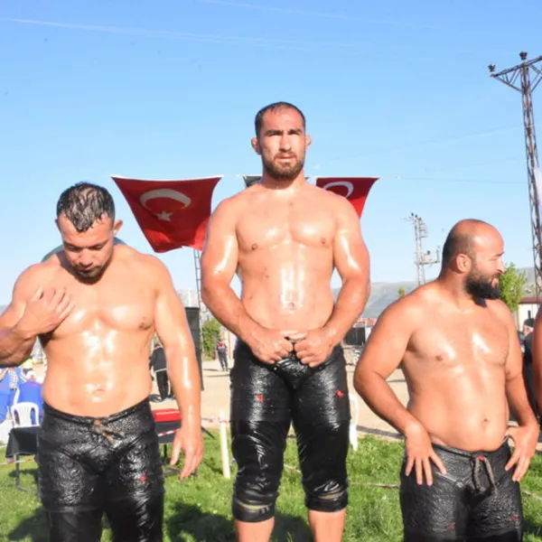 Feyzullah Aktürk'ten Zafer! Karaadilli Güreşleri'nde Başpehlivan Kim Oldu?
