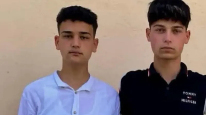 Kardeşler Denize Girdi: Ağabey Boğuldu, Kardeş Ölümle Pençeleşiyor!