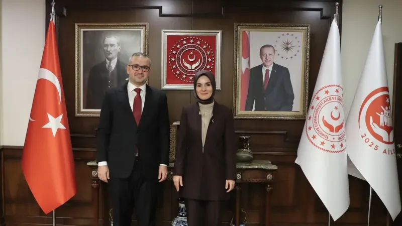 Aile ve Sosyal Hizmetler Bakanı Göktaş TCMB Başkanı Karahan ile bir araya geldi