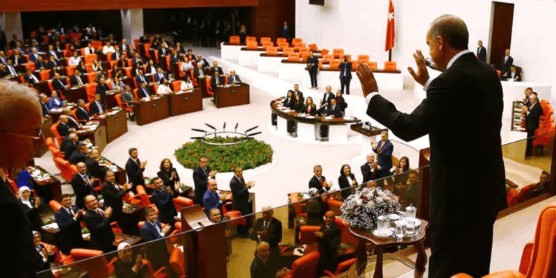 AKP'den Anayasa Hamlesi: O 3 Partiyle Görüşmeler Başladı!