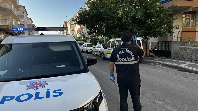 Alkollü 2 arkadaş birbirini bıçakladı!