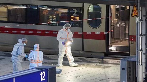 Hamburg'da Bıçaklı Saldırı! Tren İstasyonunda Dehşet Anları