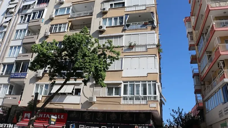 Antalya’da apartmanın kolonu patladı: 7 katlı bina tahliye edildi!