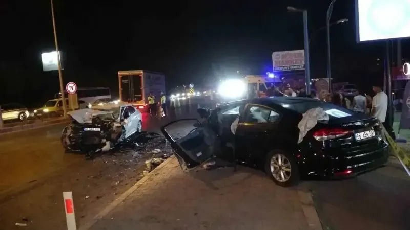 Antalya'da Feci Kaza: 2 Ölü! Otomobil Böyle Uçtu!