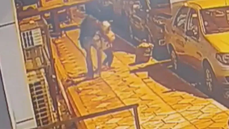 Arnavutköy'de Şok! Baba Bagajdayken Çocuğu Kaçırmaya Kalktılar!