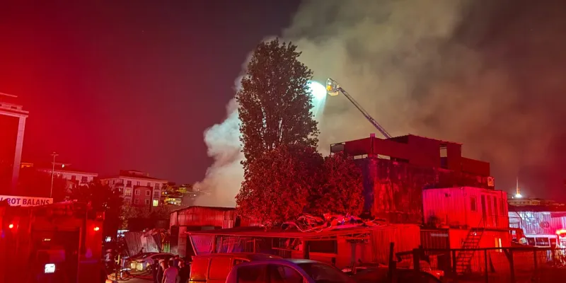 Bahçelievler'de Korkunç Yangın! Sanayi Sitesi Alevlere Teslim Oldu