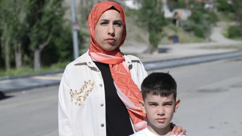Başıboş köpeklerin saldırısına uğrayan anne: Ya çocuklarım ya ben köpeklere yem olacaktık
