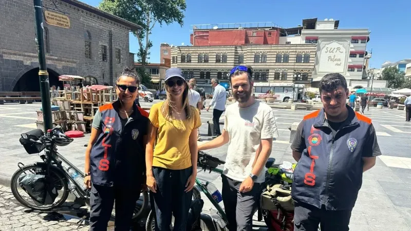 Bisikletle 3 bin 700 kilometreden Sur’u görmeye geldiler