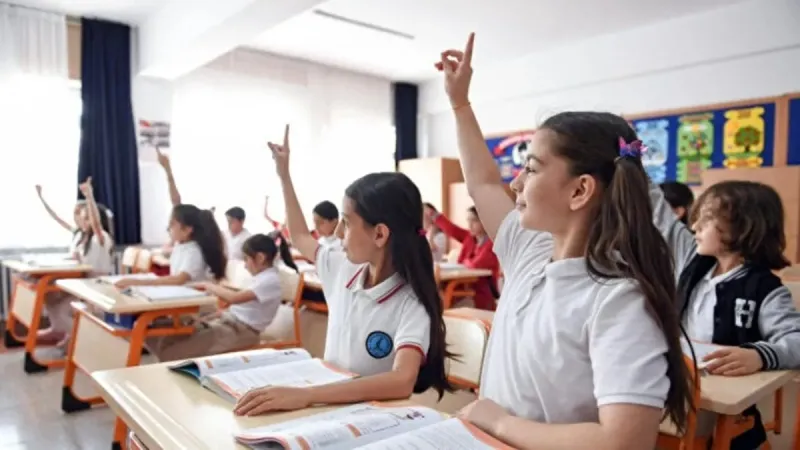 BUGÜN OKULLAR TATİL Mİ? İşte 29 Ekim Cumhuriyet Bayramı'nda okullardaki faaliyet durumu!