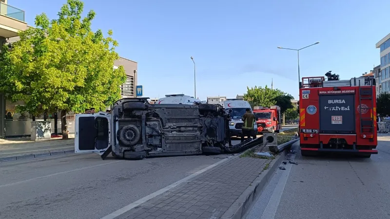 Bursa'da ekip otosu kaza yaptı: 2'si polis, 5 yaralı