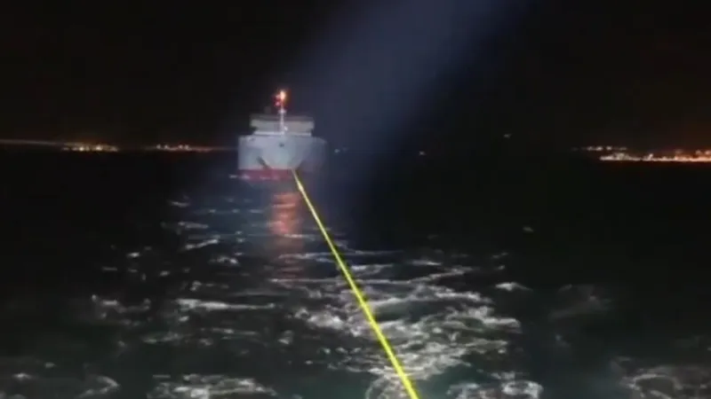 Çanakkale Boğazı'nda Kargo Gemisi Alarmı! İşte Kurtarılma Anı