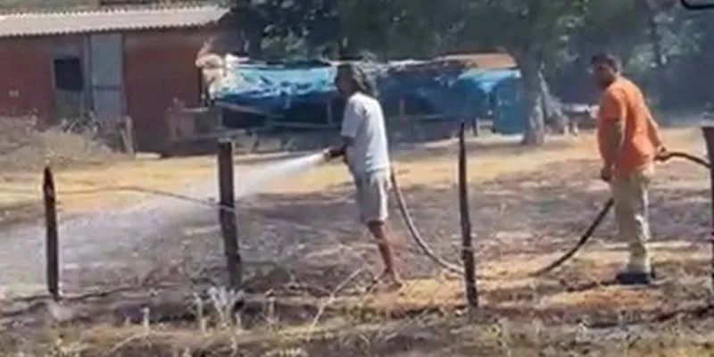 Çanakkale'de korkutan yangın! Ünlü oyuncu yardıma koştu