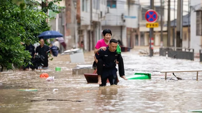 Çin'de şiddetli yağışlar sonucu 30 kişi yaşamını yitirdi