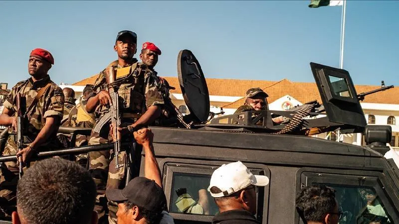 Cumhurbaşkanı kaçmıştı: Madagaskar'da ordu yönetime el koydu