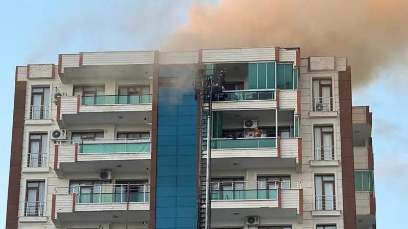 Diyarbakır'daki 13 katlı binada yangın! Acı haberi Vali duyurdu: 3'ü çocuk 4 kişi hayatını kaybetti