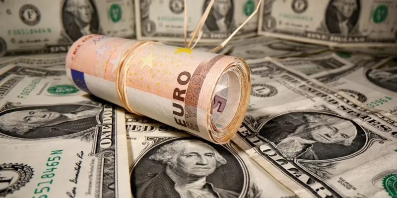 Dolar durdu, euro yükseldi