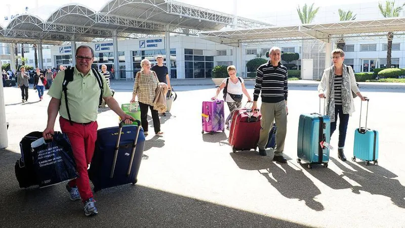Ekonomist Hakan Kara: Turist sayısı pandemiden bu yana ilk kez düştü, Türkiye onlara da pahalı geliyor