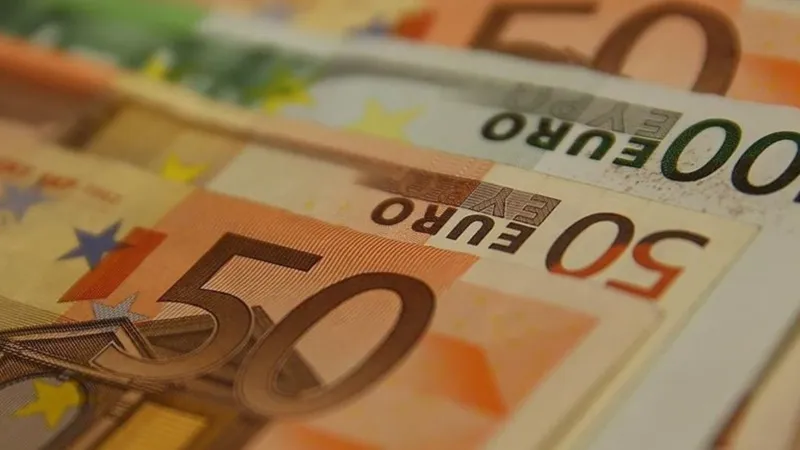 Emeklilere 250 Euro ikramiye