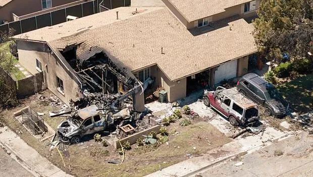 Uçak Evlerin Üzerine Düştü! San Diego'da Büyük Facia