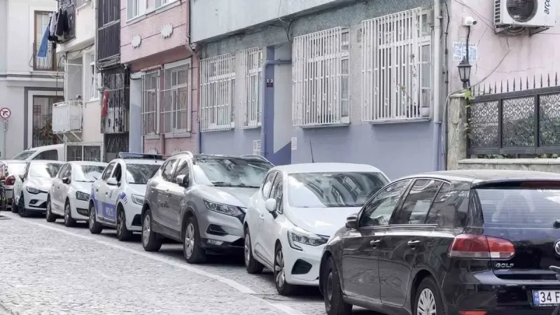 Fatih'te Kan Donduran Olay: Polis Memuru İntiharı Şoke Etti!