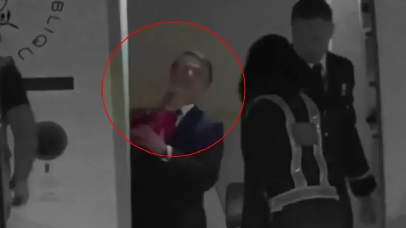 Fransa Cumhurbaşkanı Emmanuel Macron'a eşi Brigitte Macron'dan tokat!