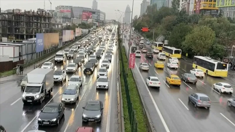 Galatasaray kutlamaları yolları kapattı! Bugün İstanbul’da hangi yollar trafiğe kapalı, saat kaçta açılacak? Alternatif güzergahlar