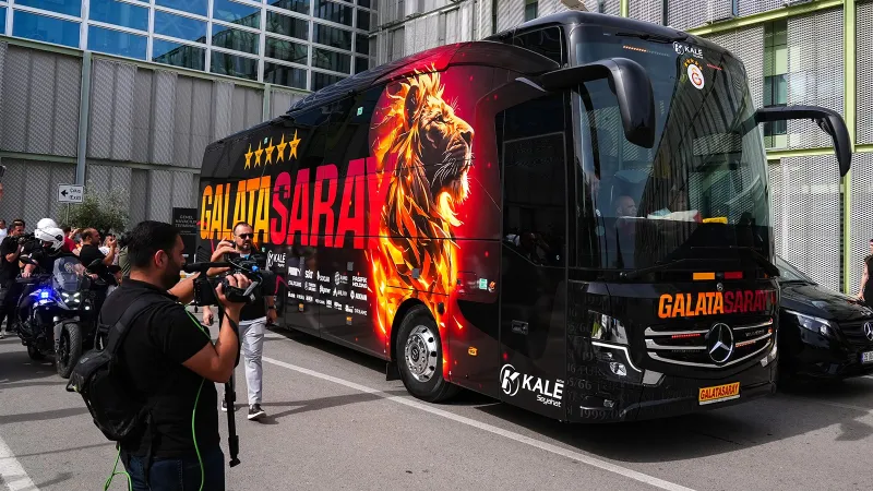 Galatasaray Otobüsüne Taşlı Saldırı! Şoke Eden Detaylar