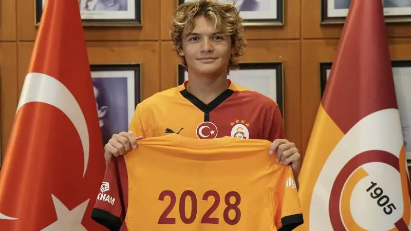 Galatasaray'ın genç oyuncusu Efe Akman'ın antrenöründen açıklama: Duygusal bir çocuktur, destek olunması gereken bir oyuncudur