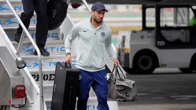 Hakan Çalhanoğlu Galatasaray'a mı? Babasının O Paylaşımı Ortalığı Salladı!