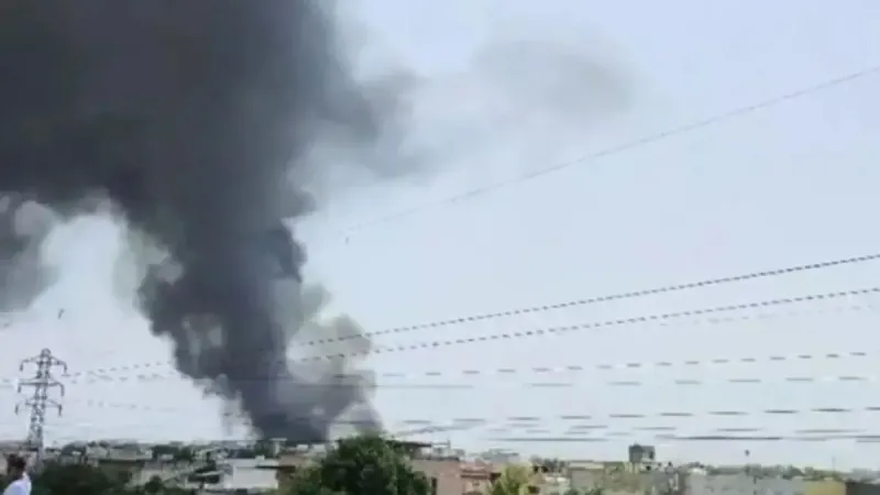 Hindistan'da yolcu uçağı yerleşim yerine düştü! İçinde 244 kişi vardı | Pilot son anda yardım istemiş