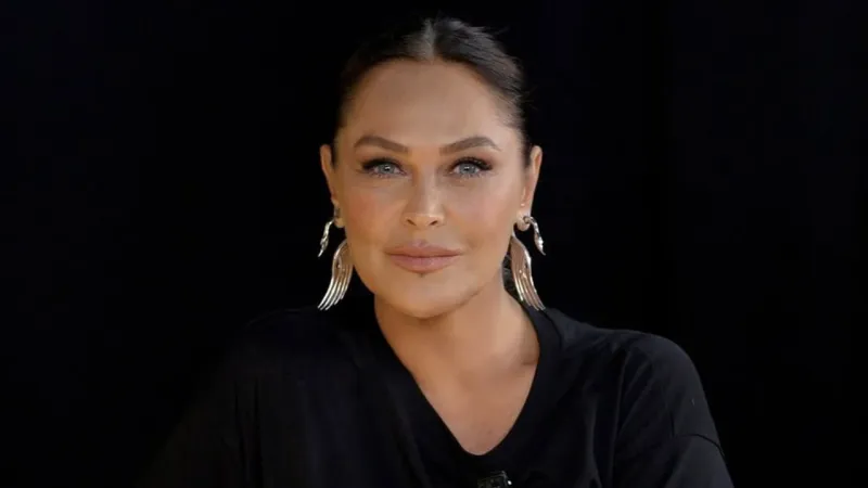 Hülya Avşar şifa dağıtıyor: Ağrı kesen kumaşla yeni sektöre adım attı