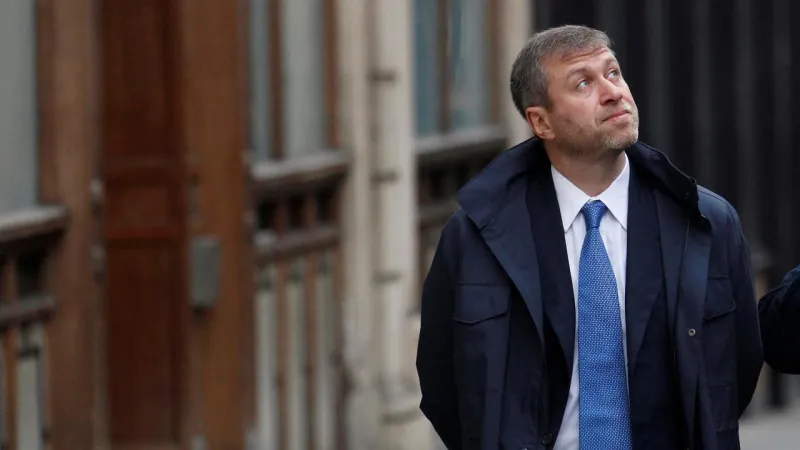 İngiltere, Abramovich'i Chelsea satışı gelirinin Ukrayna'ya aktarılması için dava etmekle tehdit etti