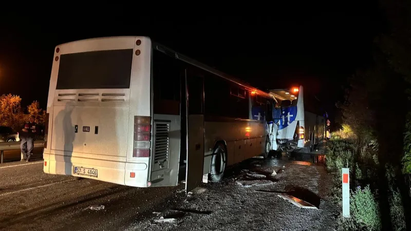 İşçi servisi yolcu otobüsüne çarptı: 13 yaralı