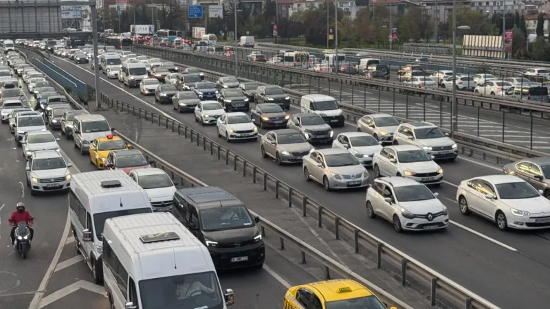 İstanbul'da Trafik Çilesi! Yoğunluk Artıyor, Hayat Duruyor