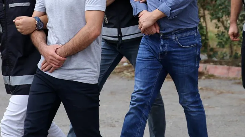 İzmir'de Şok Baskın! ESP ve SGDF Operasyonu: 17 Gözaltı Şoku!
