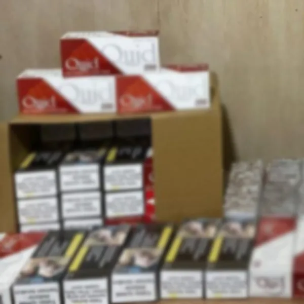 İzmir'de Makaron Baskını! 20 Bin Kaçak Sigara Ele Geçirildi