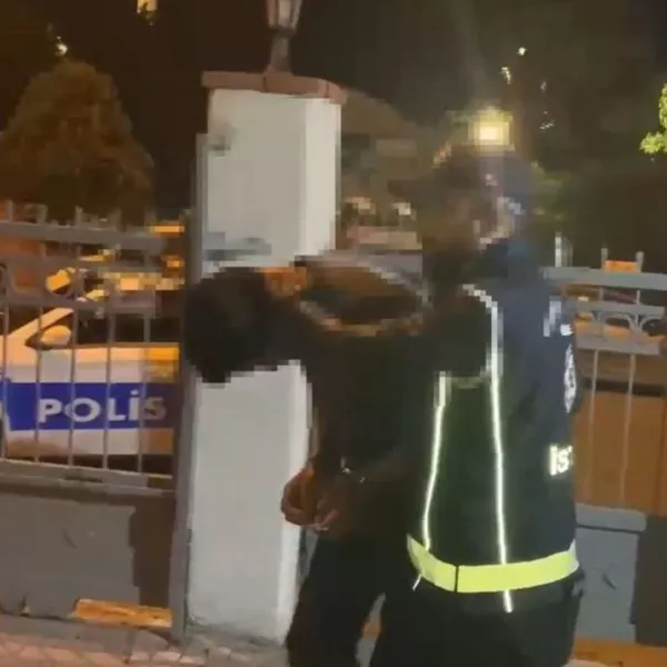 Marmaray'da Skandal! Kadınların Gizlice Fotoğraflarını Çeken Sapık Yakalandı!