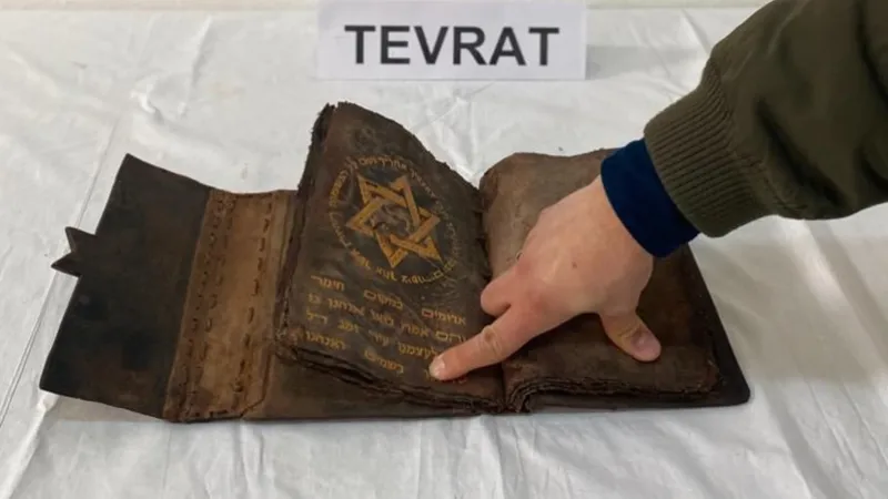 Kırşehir'de 700 yıllık el yazması Tevrat ele geçirildi