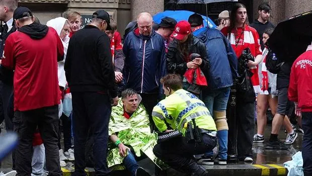Liverpool'un şampiyonluk kutlamalarında araçlı saldırı dehşeti: Yetkililer saldırganın kimliğine dair bilgi verdi