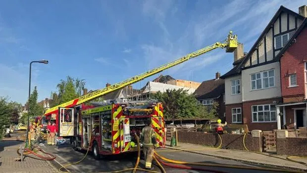 Londra’da çıkan yangında 3’ü çocuk, 4 kişi öldü