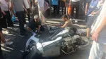 Manavgat’ta yaya geçidinde motosikletler çarpıştı: 3 yaralı