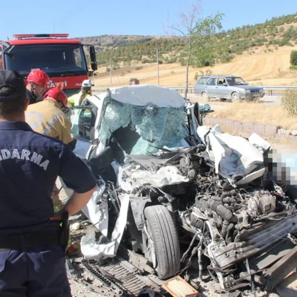 Manisa'da Feci Kaza: Baba ve 3 Çocuğu Hayatını Kaybetti!