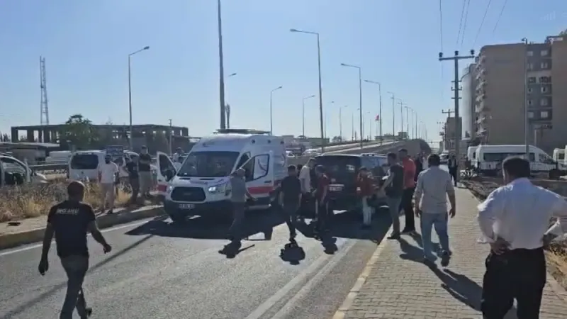 Mardin'de hafif ticari araç ile motosiklet çarpıştı: 2 yaralı