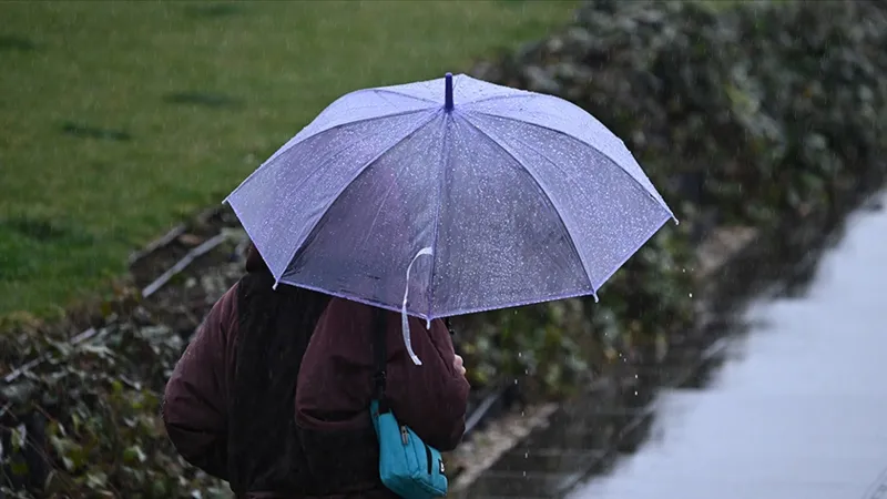 Meteoroloji yeni raporu yayımladı! İstanbul dahil birçok ile kuvvetli sağanak geliyor