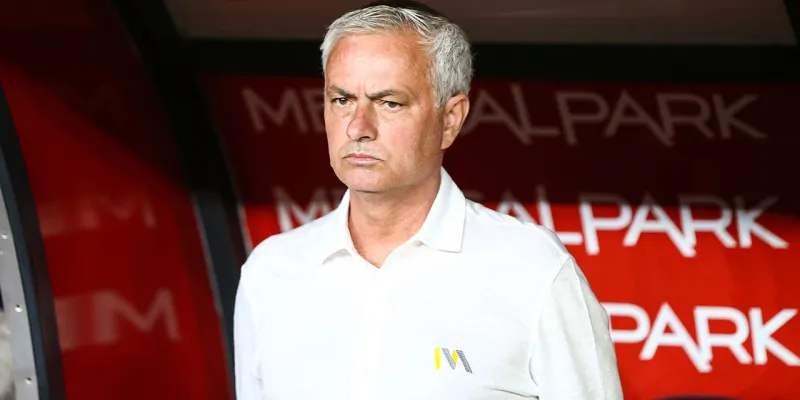 Mourinho'nun Yeni Yardımcısı Türk! Fenerbahçe'de Şok Gelişme