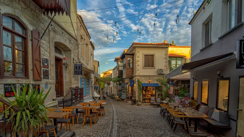 Tatil Fiyatları Şok Etti! 10 Günlük Tatil Bir Ev Parası Mı?