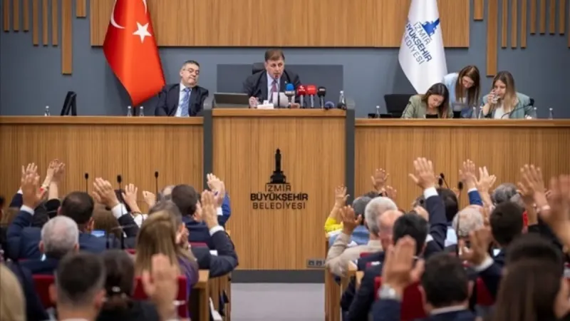 İzmir Belediyesi Batağa Mı Sürükleniyor? AK Parti'den Şok İddia!